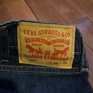 38x34 Levi blue jeans 541 style